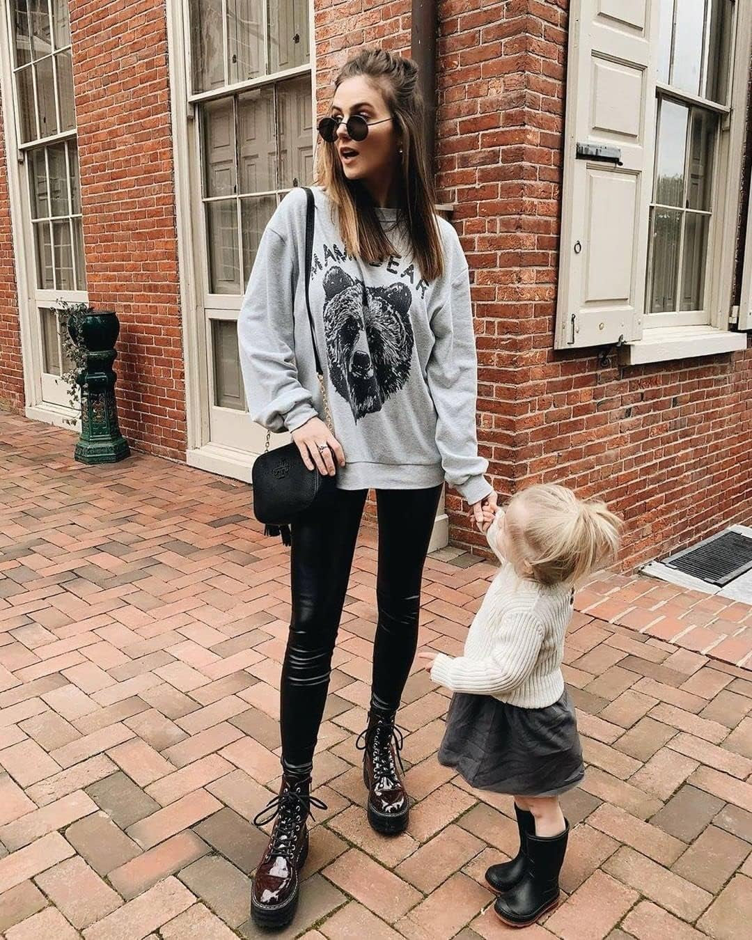 Womens Mama Bear Sweatshirt Crewneck Loose Fit Cute Long Sleeve Tops Graphic Fall Outfits Winter Clothes