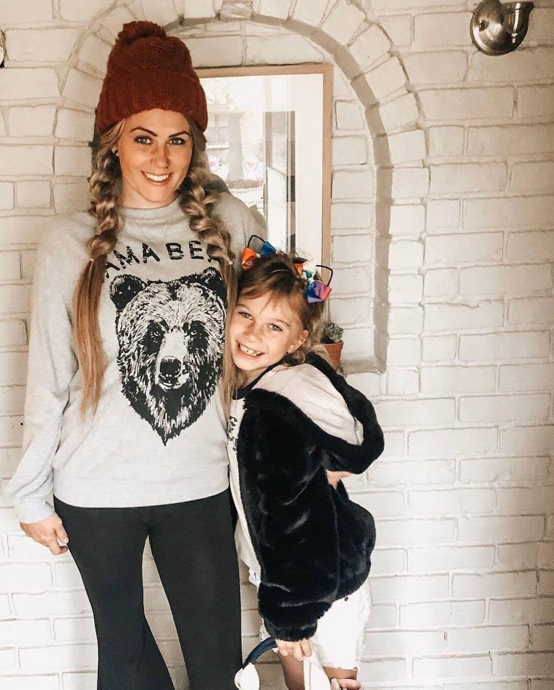 Womens Mama Bear Sweatshirt Crewneck Loose Fit Cute Long Sleeve Tops Graphic Fall Outfits Winter Clothes