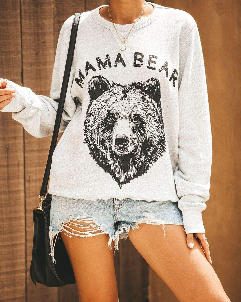 Womens Mama Bear Sweatshirt Crewneck Loose Fit Cute Long Sleeve Tops Graphic Fall Outfits Winter Clothes